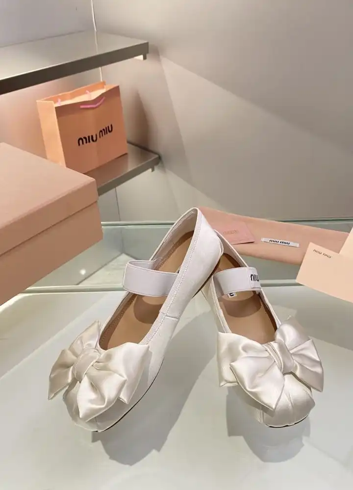 hype Miu Miu flat shoes