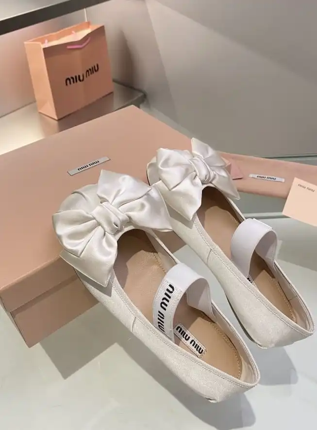 hype Miu Miu flat shoes