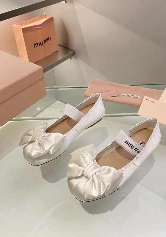 hype Miu Miu flat shoes