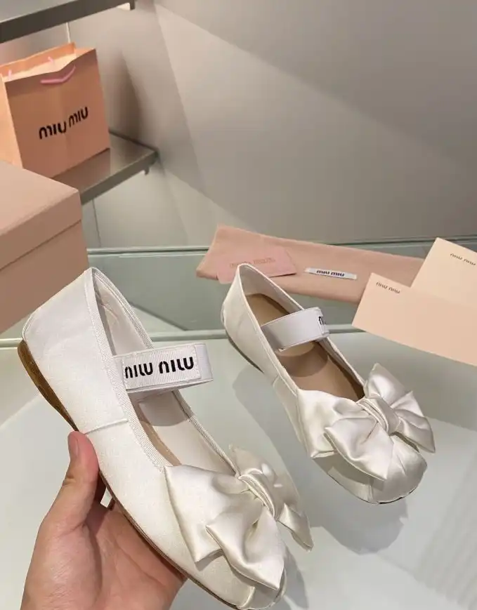 hype Miu Miu flat shoes