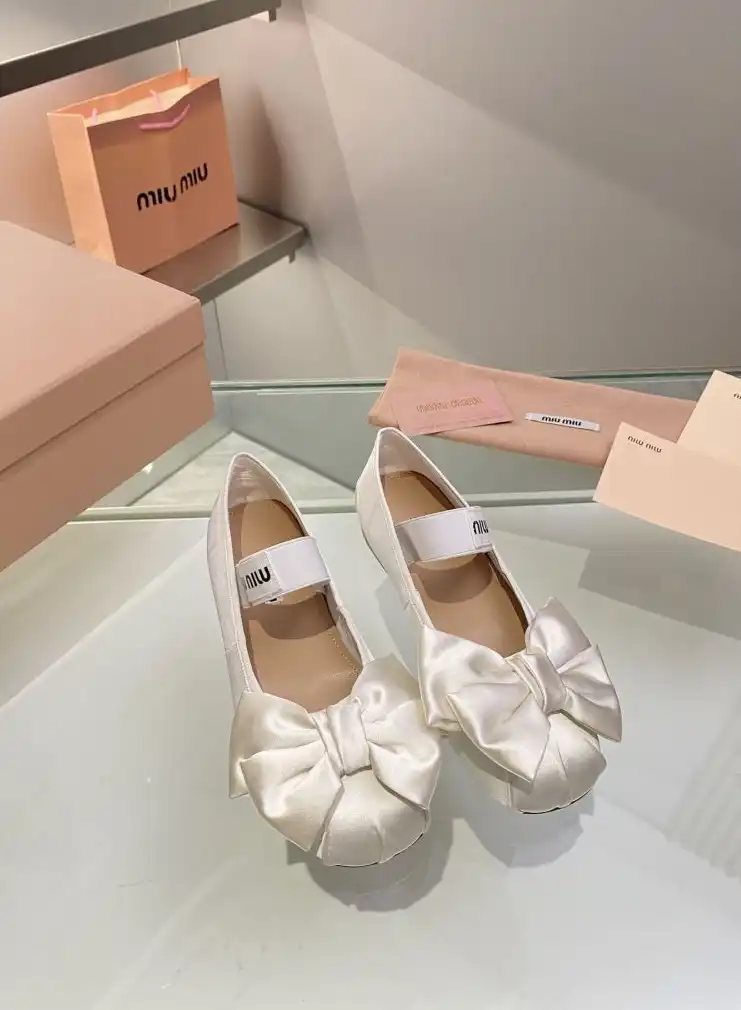 hype Miu Miu flat shoes