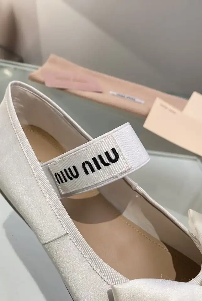 hype Miu Miu flat shoes