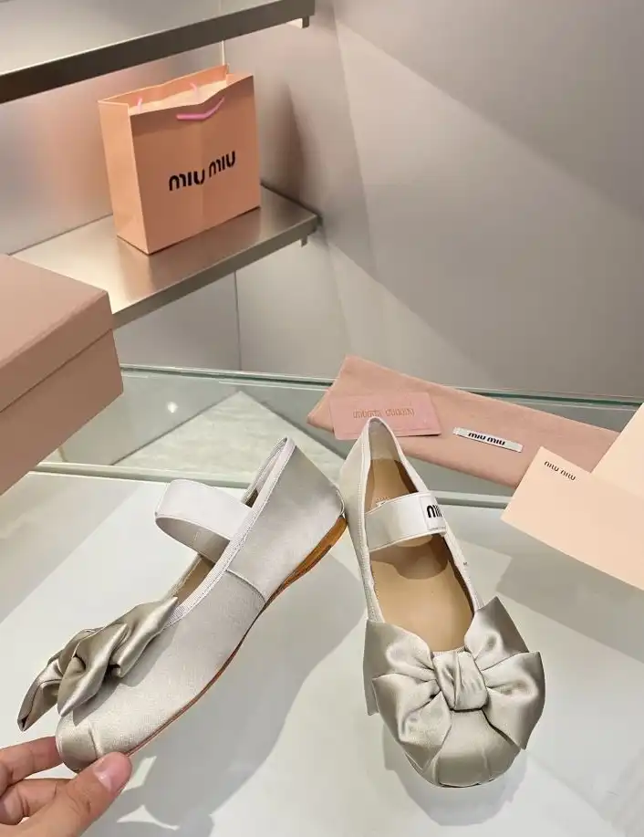 hype Miu Miu flat shoes