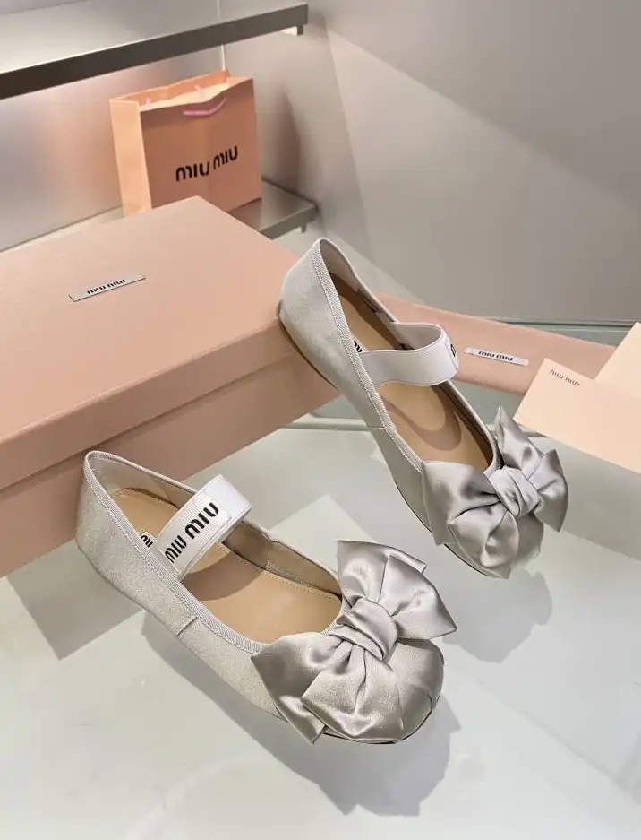 hype Miu Miu flat shoes