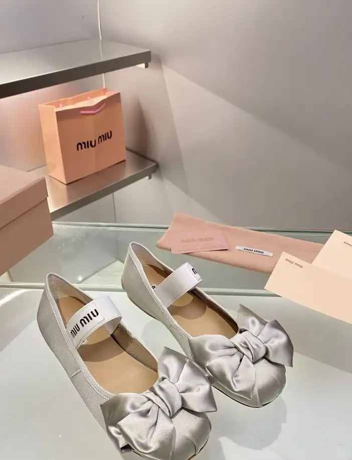 hype Miu Miu flat shoes