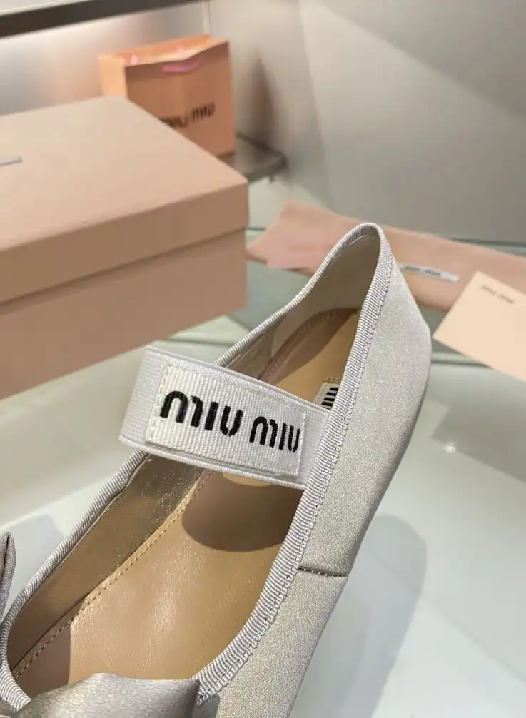 hype Miu Miu flat shoes