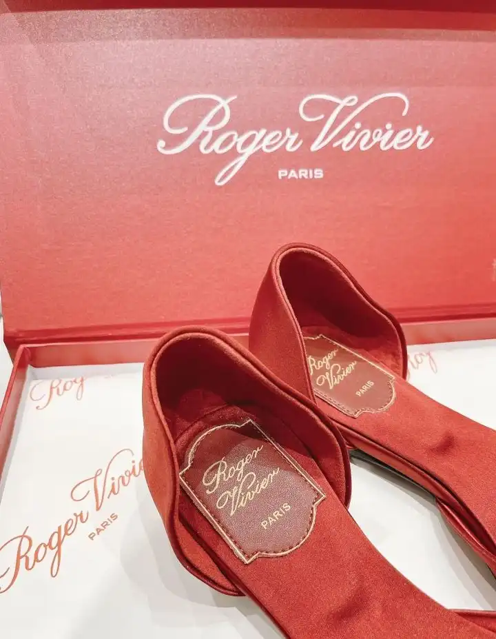 hype Roger Vivier flat shoes