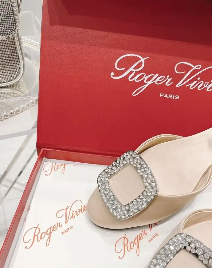 hype Roger Vivier flat shoes