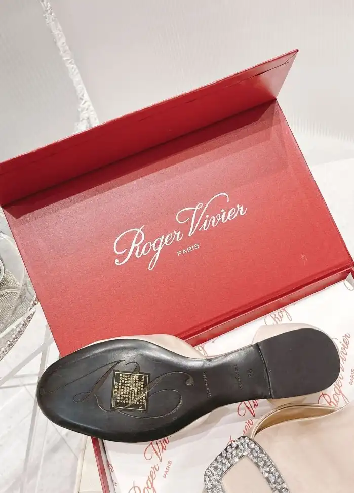 hype Roger Vivier flat shoes