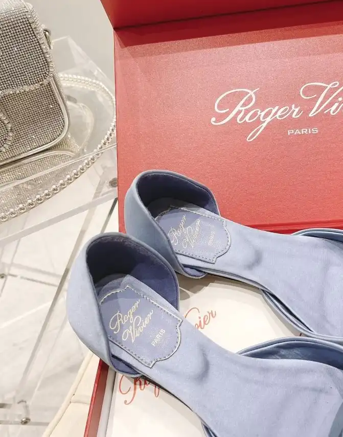 hype Roger Vivier flat shoes