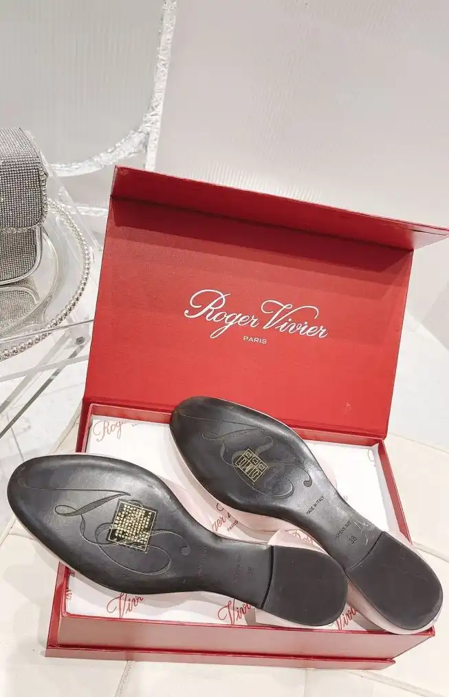 hype Roger Vivier flat shoes