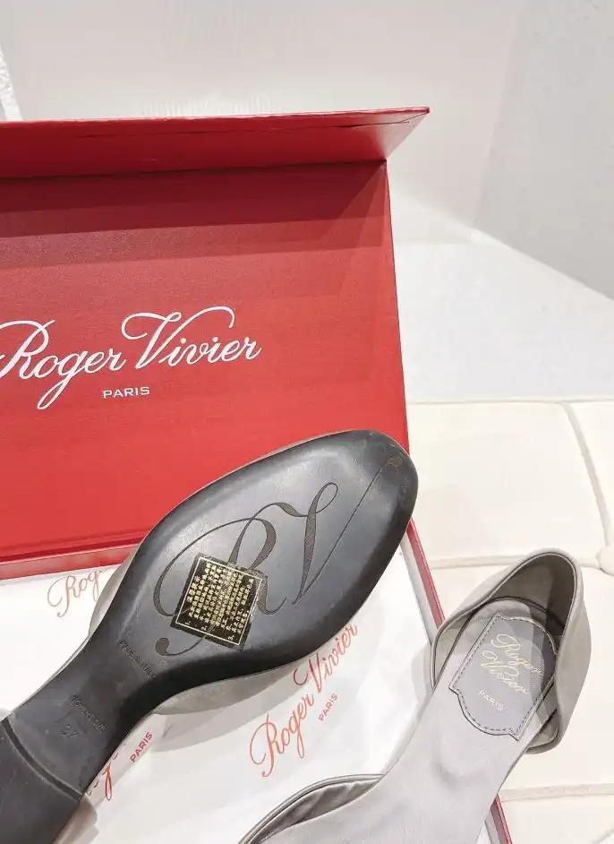 hype Roger Vivier flat shoes