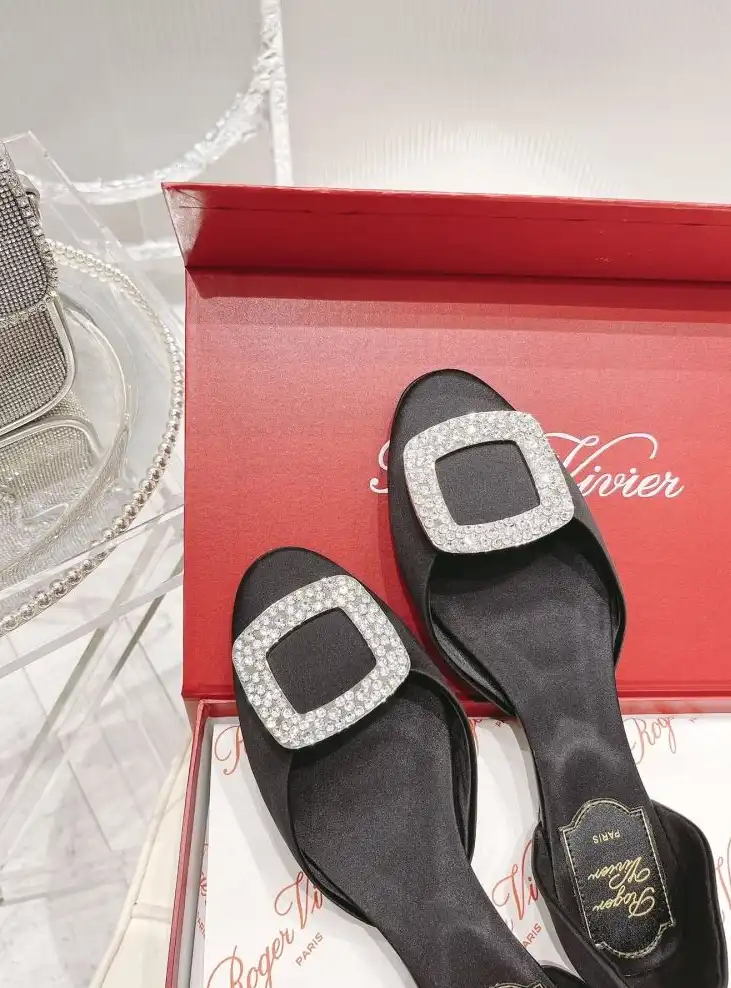 hype Roger Vivier flat shoes