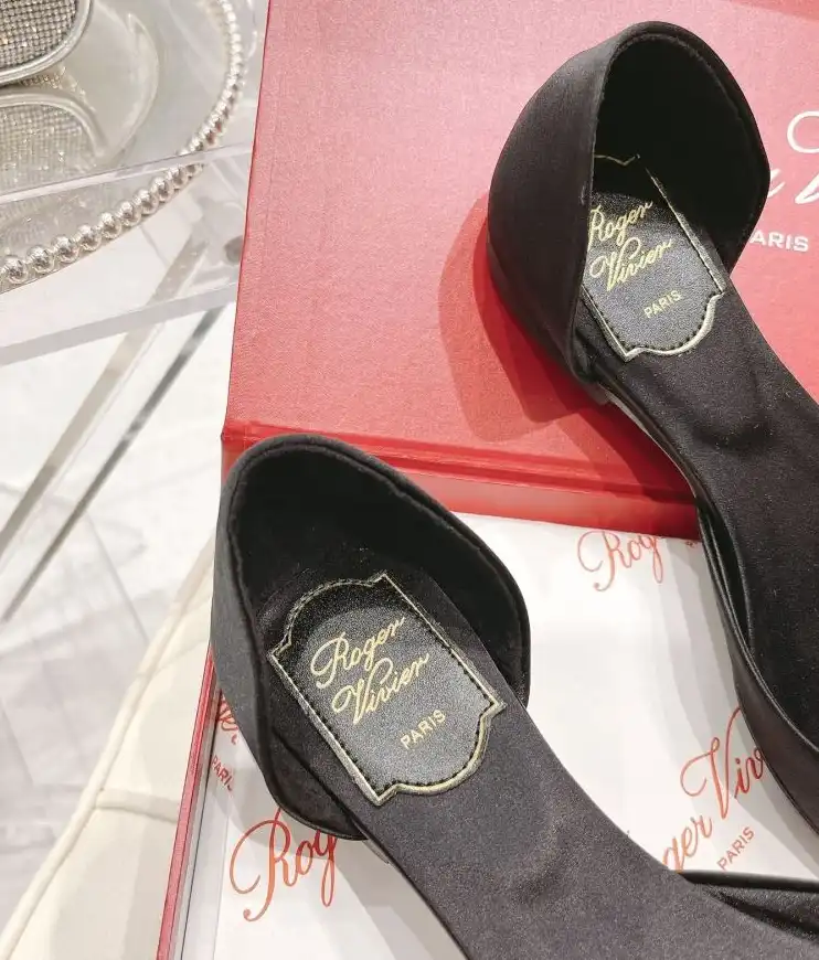 hype Roger Vivier flat shoes