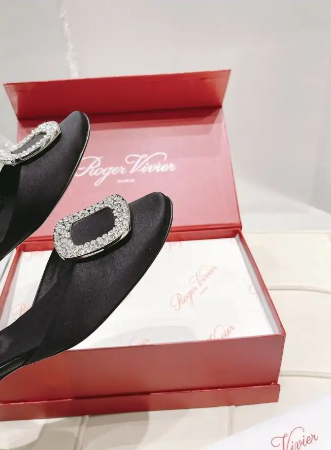 hype Roger Vivier flat shoes