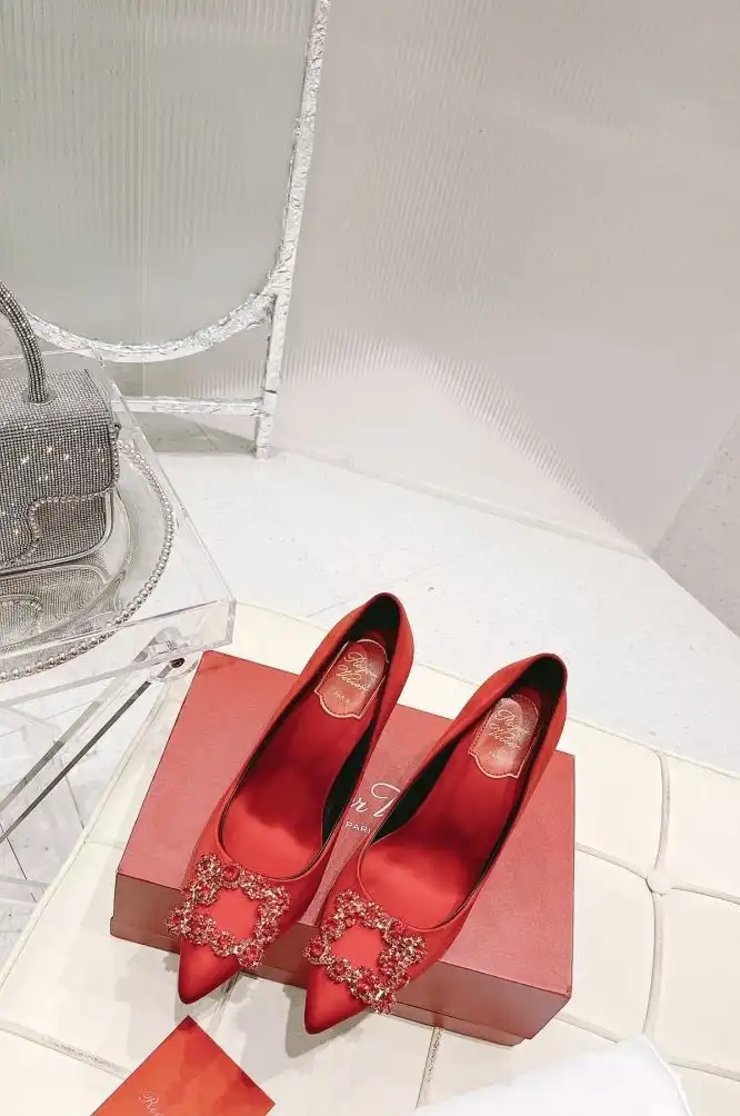 hype Roger Vivier flat shoes