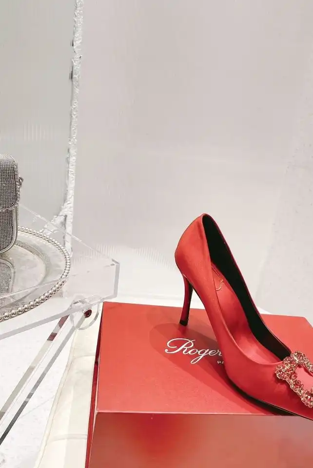 hype Roger Vivier flat shoes