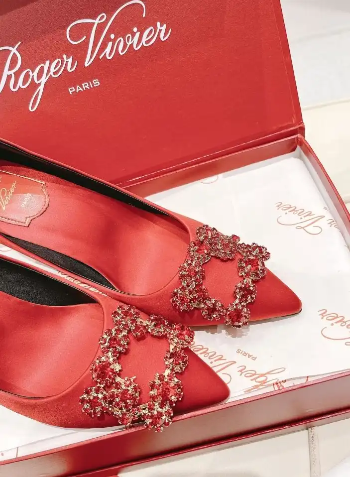 hype Roger Vivier flat shoes