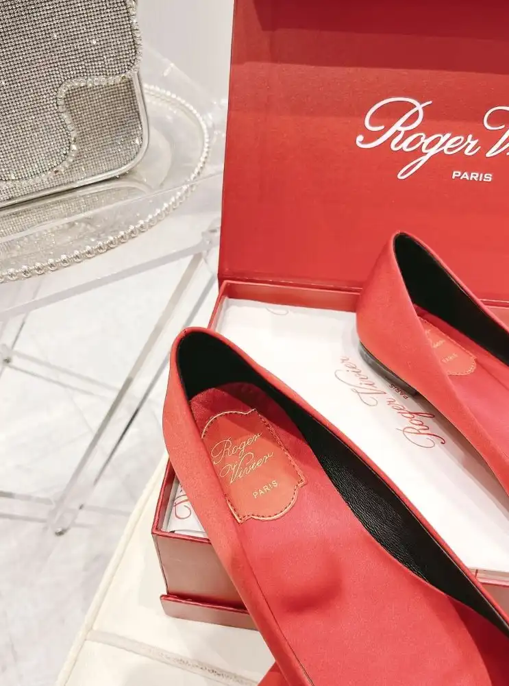 hype Roger Vivier flat shoes