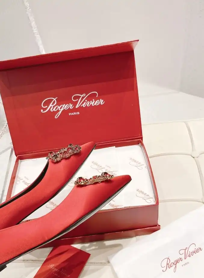 hype Roger Vivier flat shoes