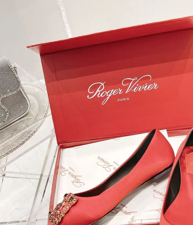 hype Roger Vivier flat shoes