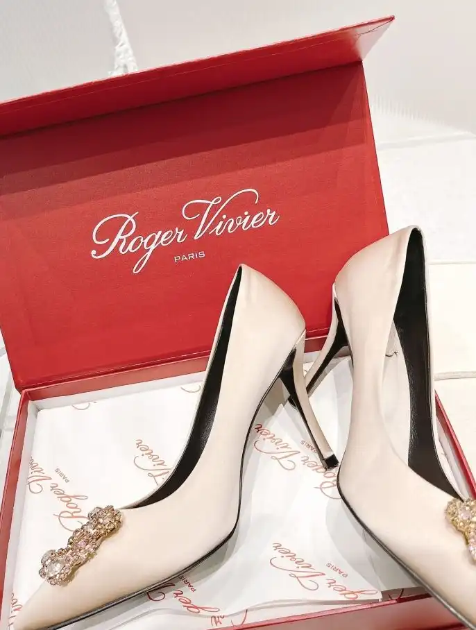 hype Roger Vivier flat shoes