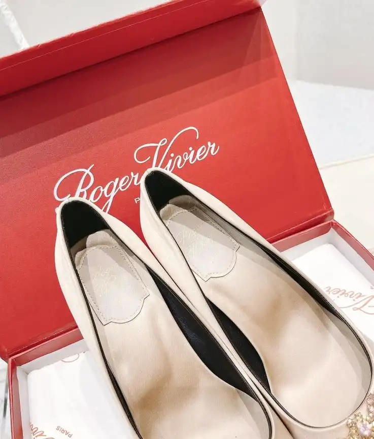 hype Roger Vivier flat shoes