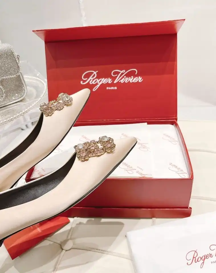 hype Roger Vivier flat shoes