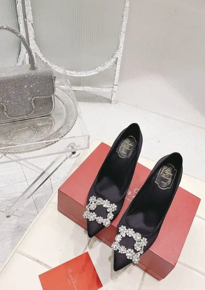 hype Roger Vivier flat shoes