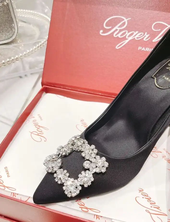 hype Roger Vivier flat shoes