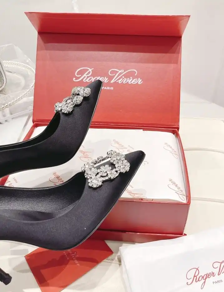 hype Roger Vivier flat shoes