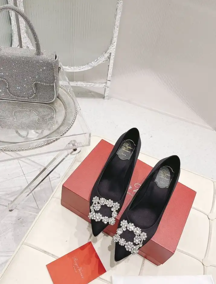 hype Roger Vivier flat shoes