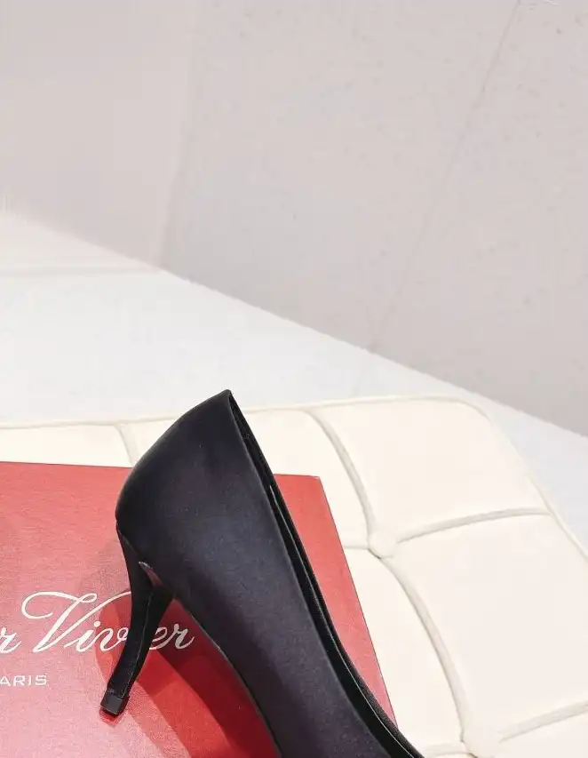 hype Roger Vivier flat shoes