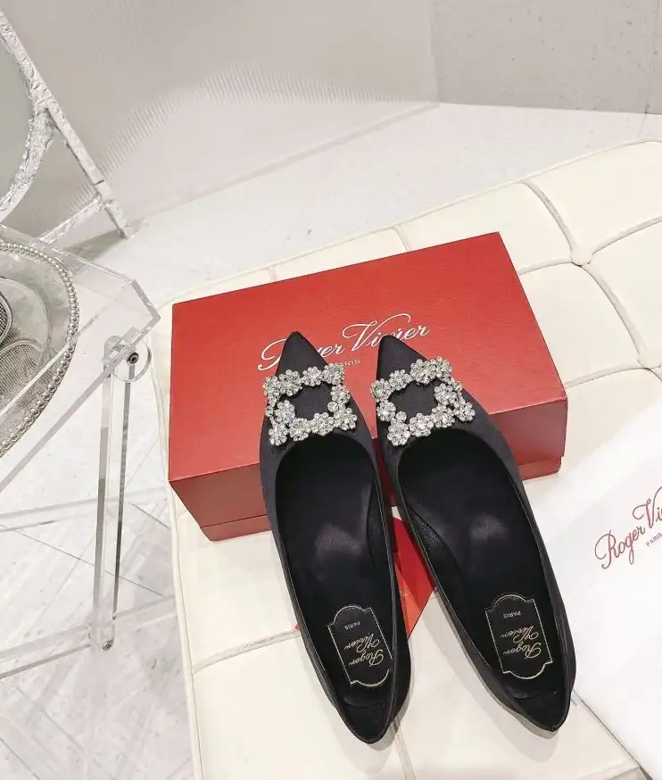 hype Roger Vivier flat shoes