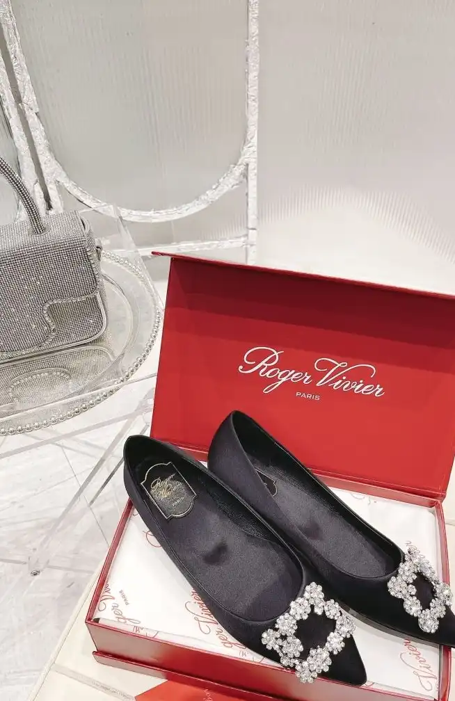 hype Roger Vivier flat shoes