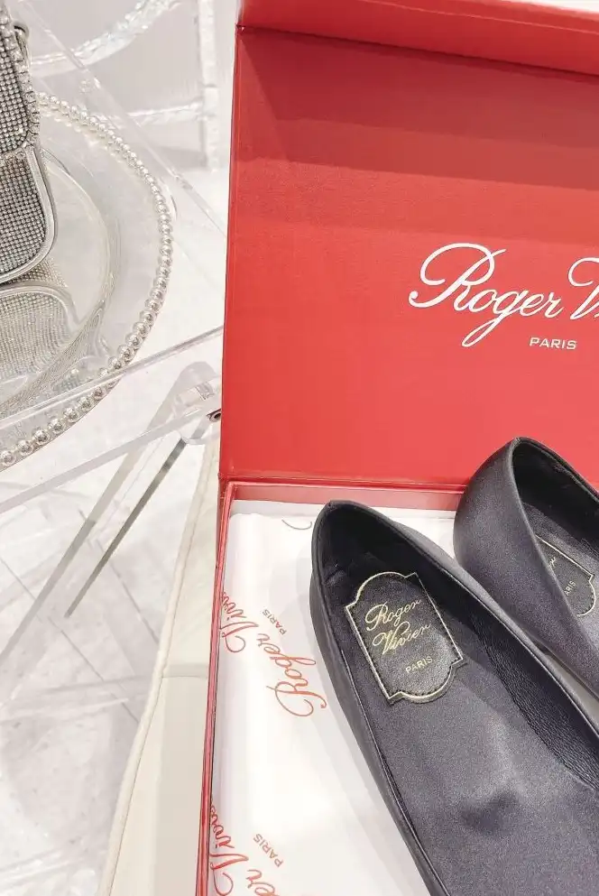 hype Roger Vivier flat shoes