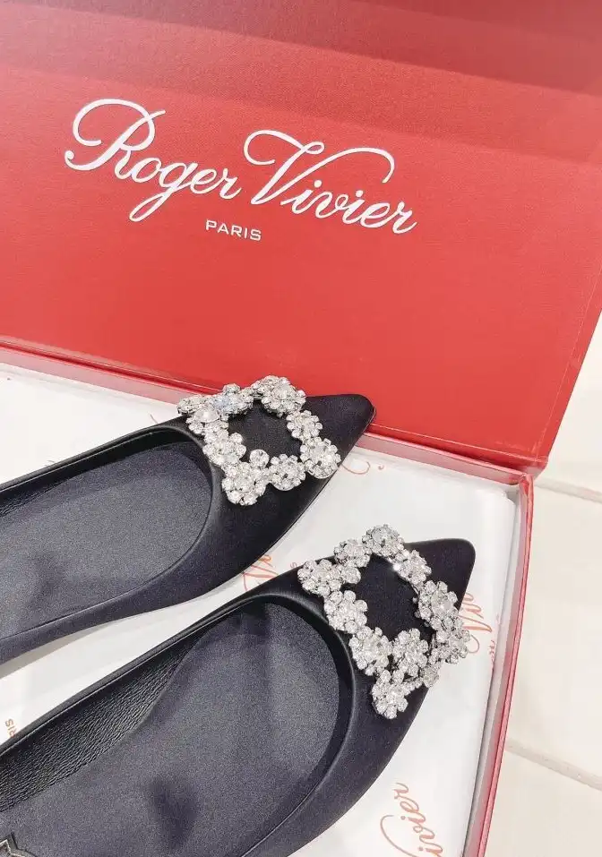 hype Roger Vivier flat shoes