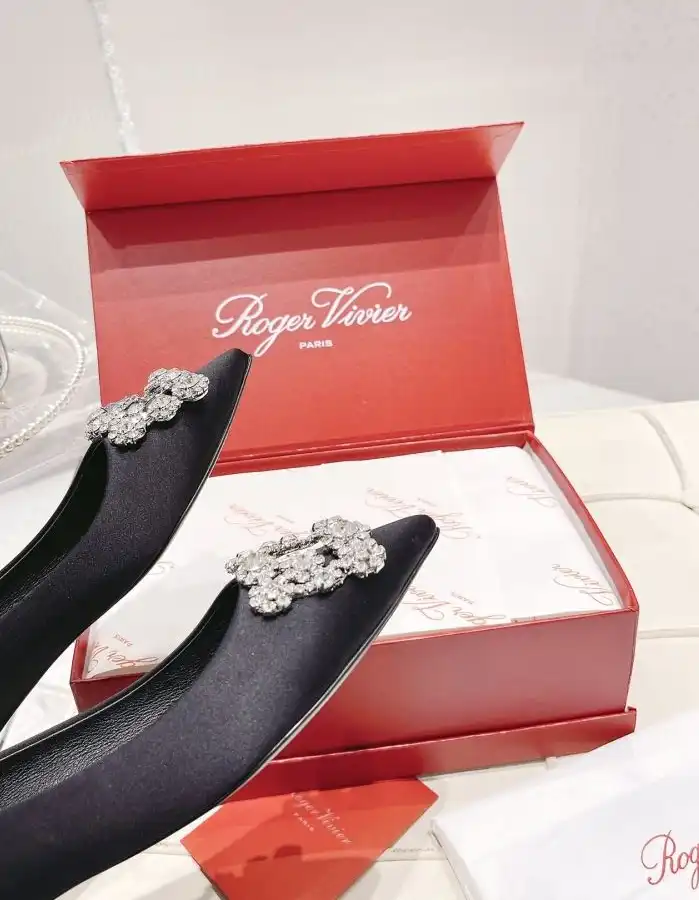 hype Roger Vivier flat shoes