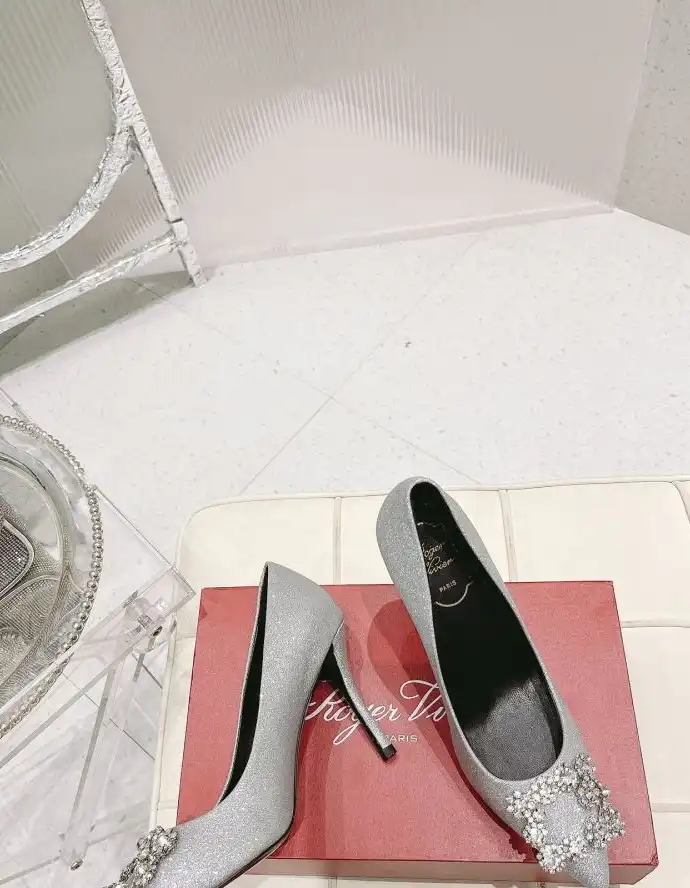 hype Roger Vivier flat shoes