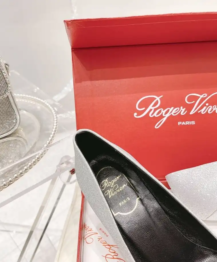 hype Roger Vivier flat shoes