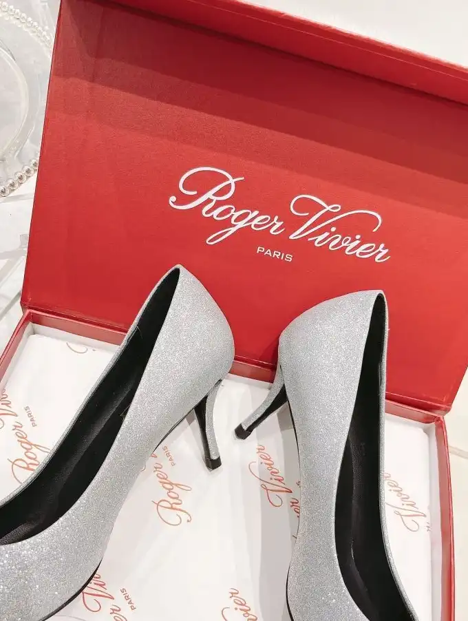 hype Roger Vivier flat shoes