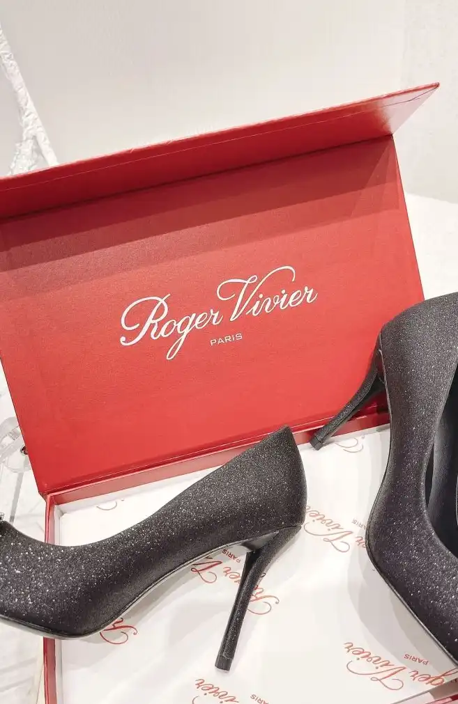 hype Roger Vivier flat shoes