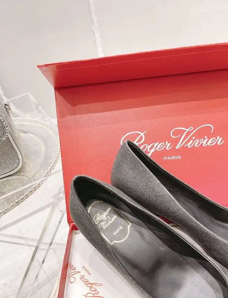 hype Roger Vivier flat shoes