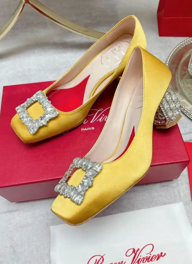 hype Roger Vivier flat shoes