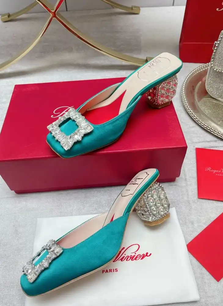 hype Roger Vivier flat shoes