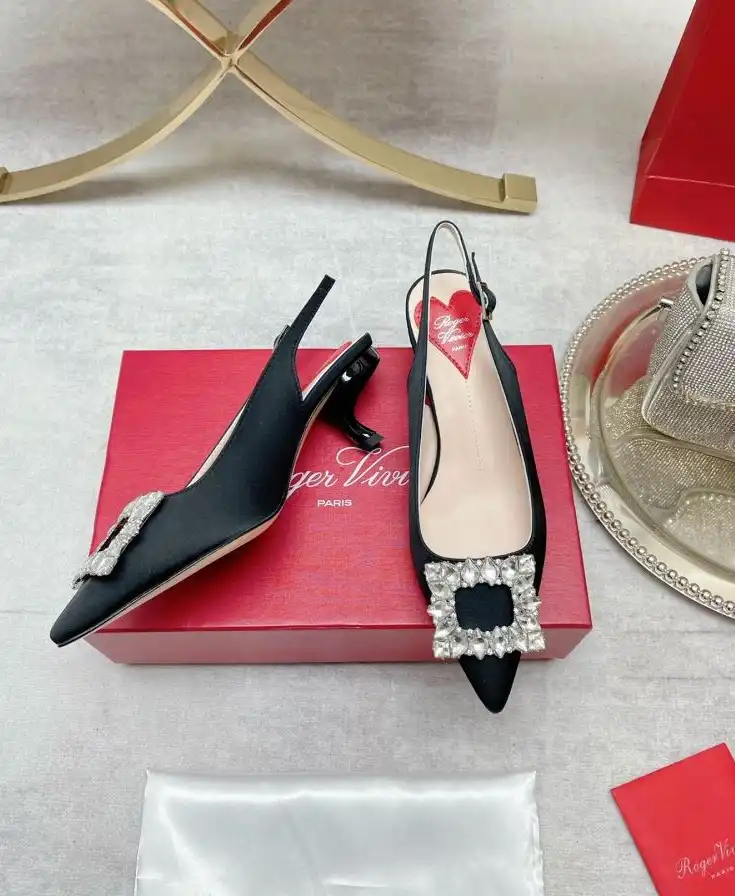 hype Roger Vivier flat shoes