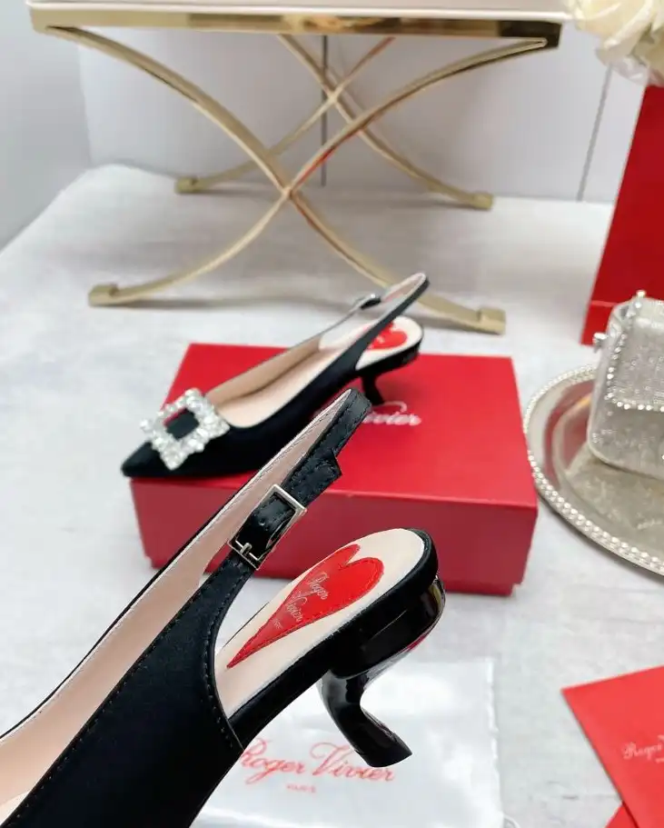 hype Roger Vivier flat shoes