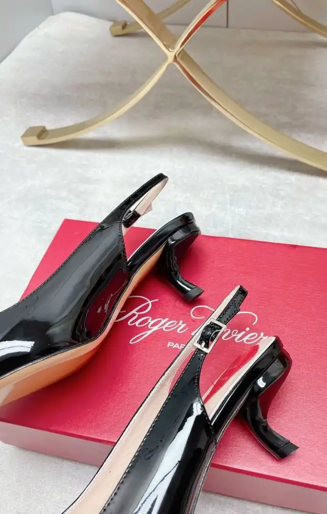 hype Roger Vivier flat shoes