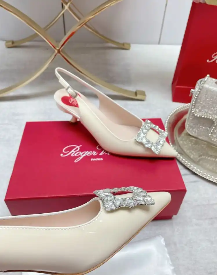 hype Roger Vivier flat shoes