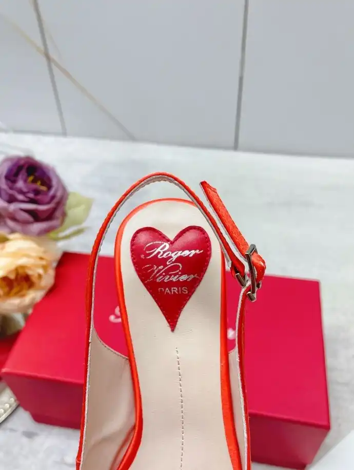 hype Roger Vivier flat shoes